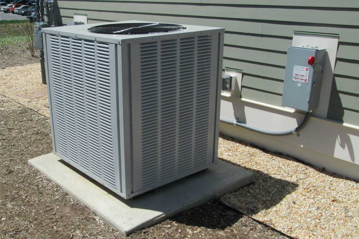 Cooling Tuning Up Ac in Manhattan 